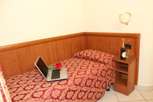 Hotel Suite Caesar Рим Екстериор снимка